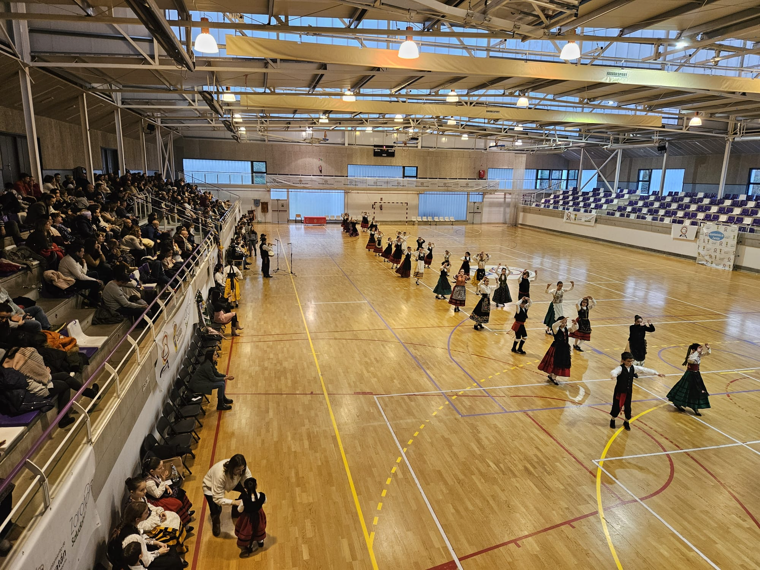 Ocho grupos de la provincia se dan cita en el I Festival Infantil de Danzas Regionales de Zaratán