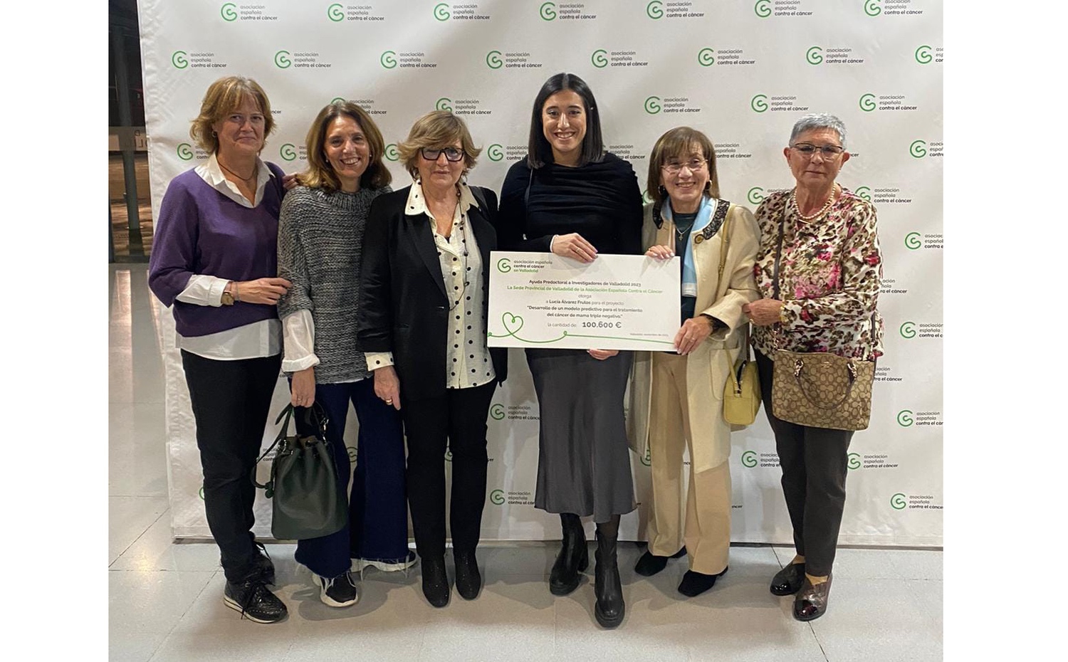 La Asociación Española Contra el Cáncer en Valladolid entrega las Ayudas Predoctorales 2023 a dos jóvenes de la provincia