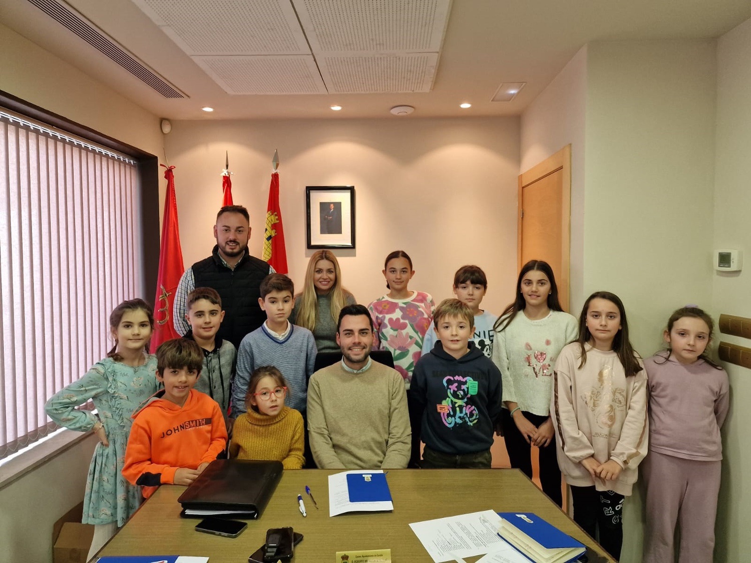 Alumnos de los colegios Caño Dorado y Violeta Monreal protagonizan el primer pleno infantil